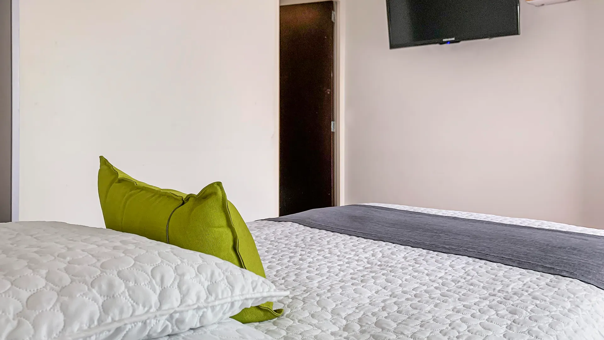 فندق مبيت وإفطار مبيت وإفطار Ayenda 1080 Bogota Alpes Castellana